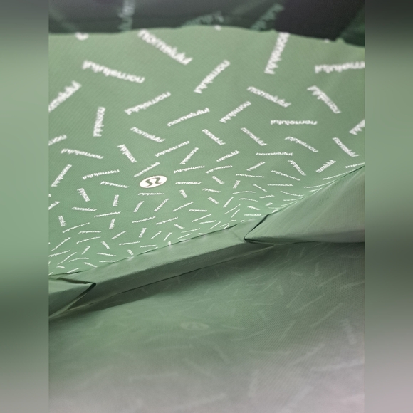 Lululemon Large Holiday Reusable Shopping Gift Bag Tote - Green/ Teal - Picture 6 of 9